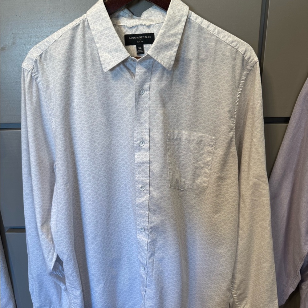 Banana Republic Men's Subtle Patterned White Shirt